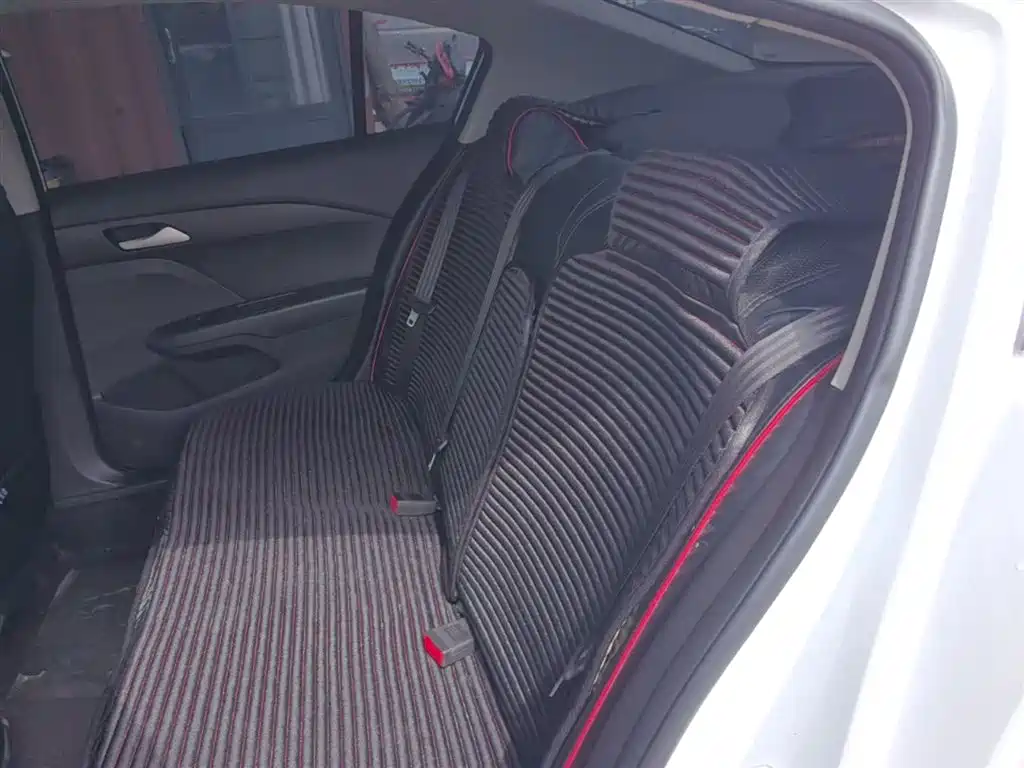 Chevrolet Cavalier 2016 1.5L Manual Enjoyment Edition фото 17