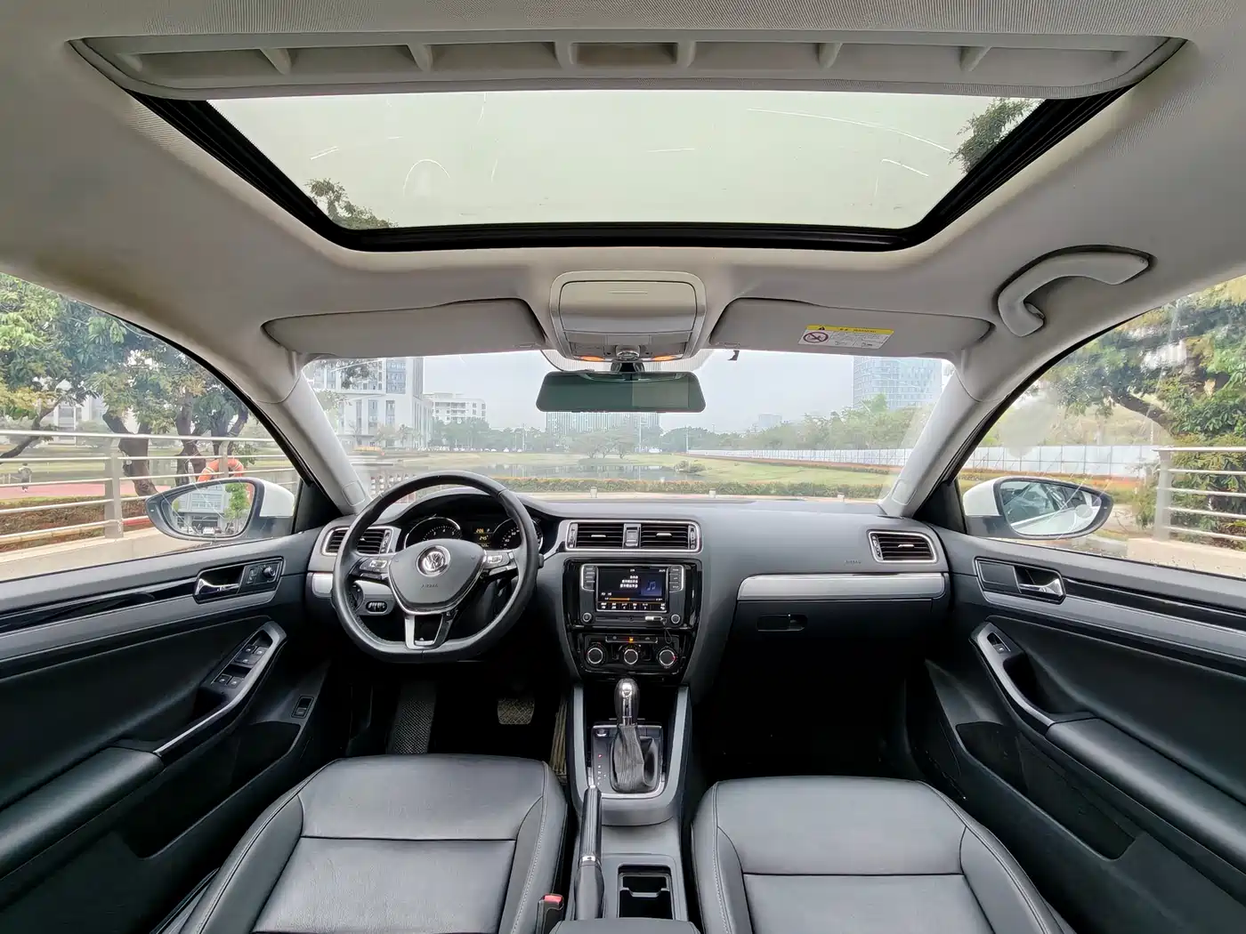 Volkswagen Sagitar 2018 1.6L Automatic Comfort фото 7