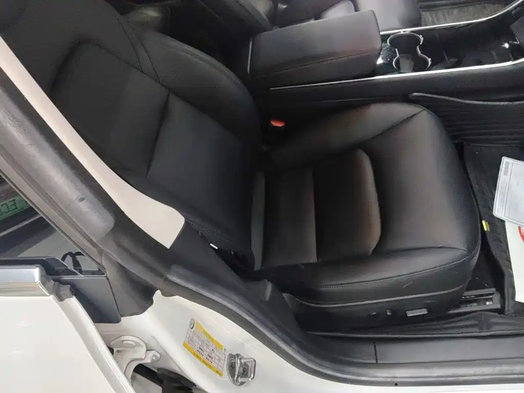 Фото 25 - Tesla Model 3