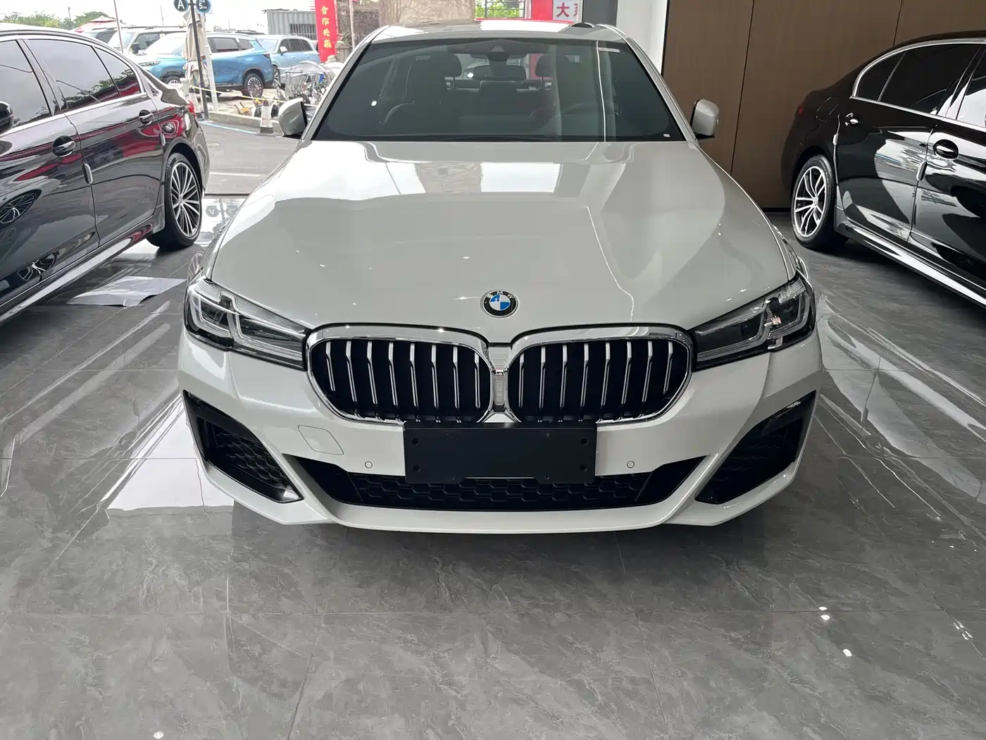 BMW 5 Series 2022 530Li Leading M Sport Package фото 2