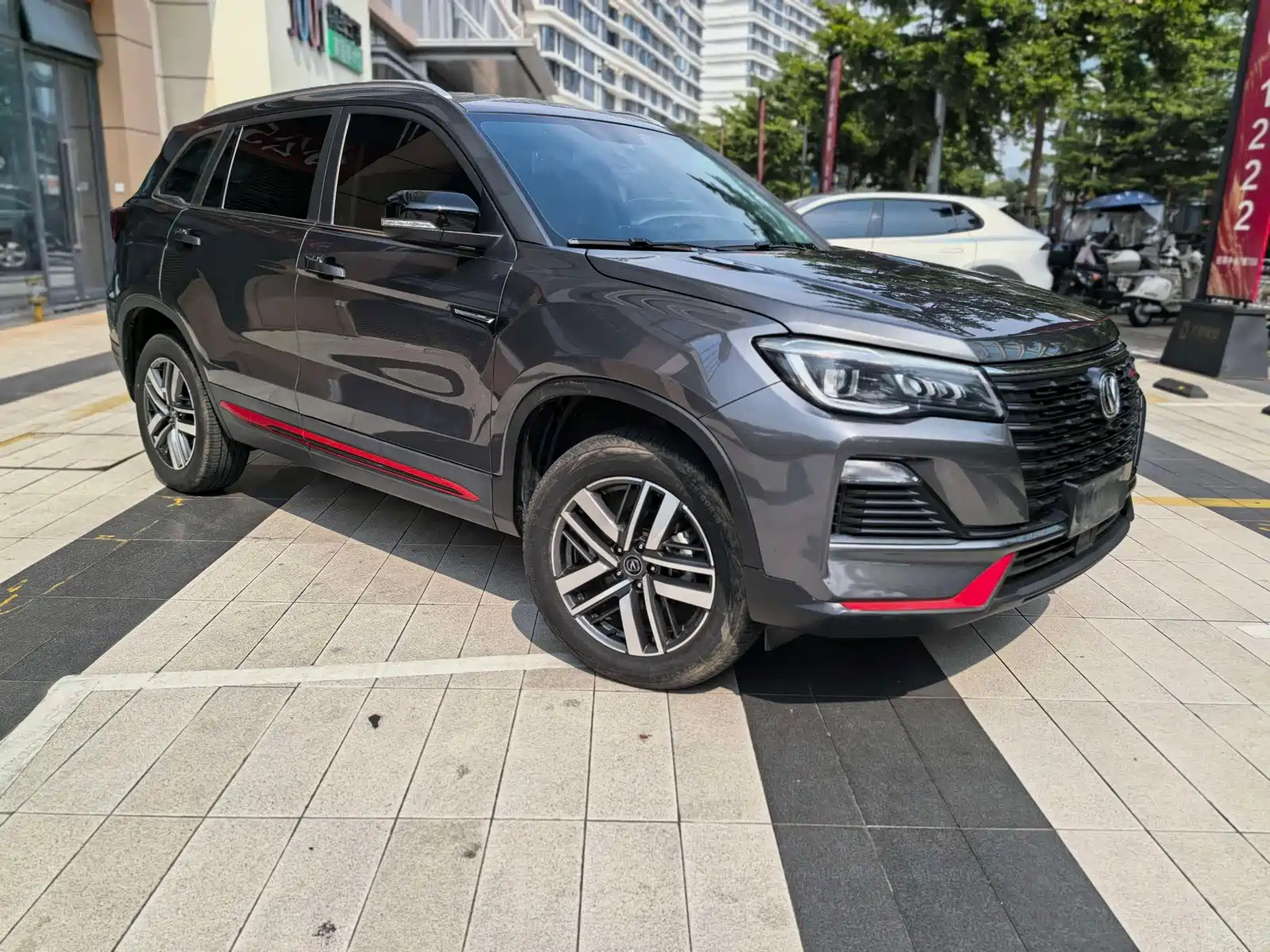 Photo 2 - Changan CS75