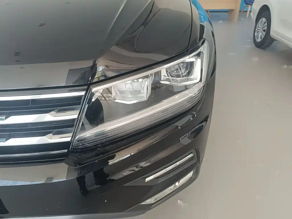 Volkswagen Tiguan L 2021 330TSI Automatic 2WD Smart фото 24