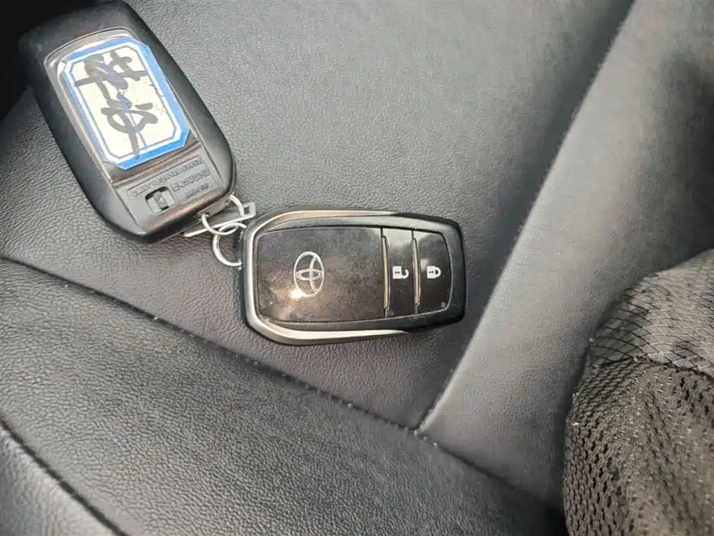 Toyota RAV4 Rongfang 2016 2.0L CVT 2WD Smart (China V) фото 9