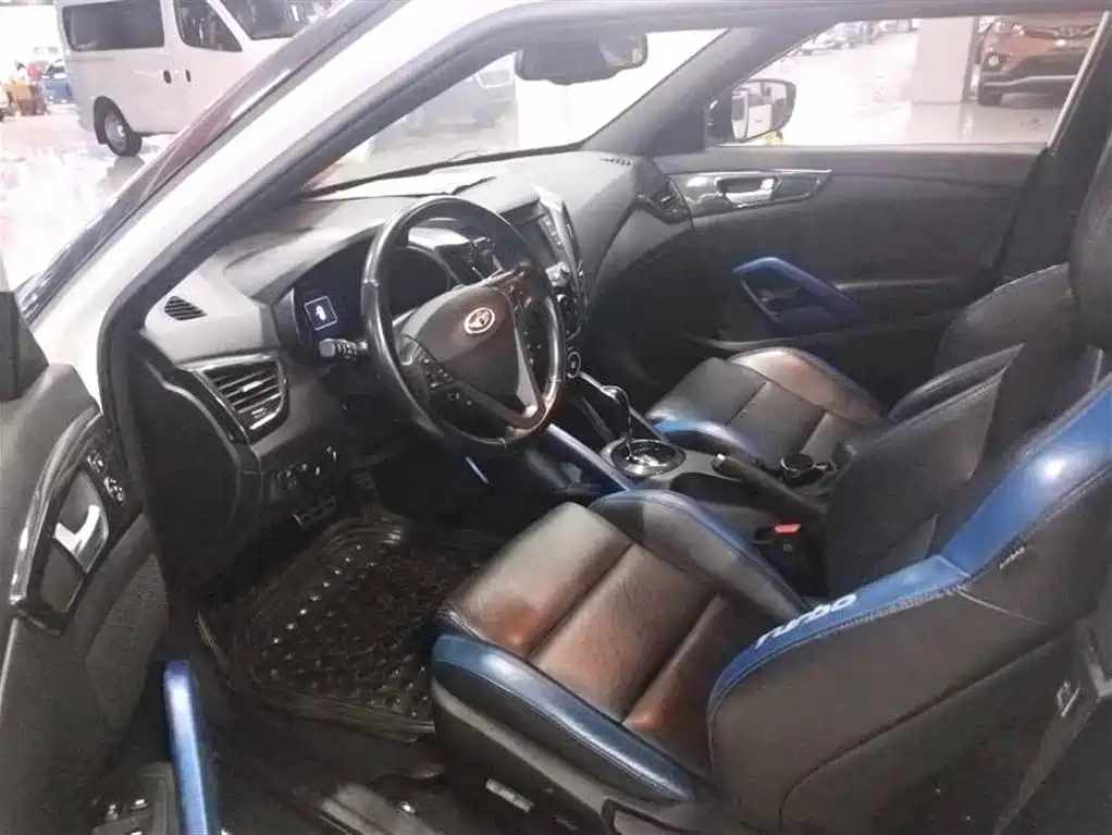 Hyundai Veloster 2015 1.6T Automatic Flagship Edition фото 4