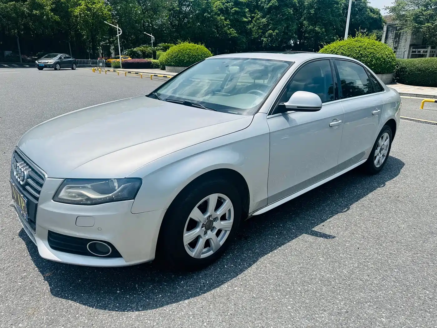 Фото 1 - Audi A4L