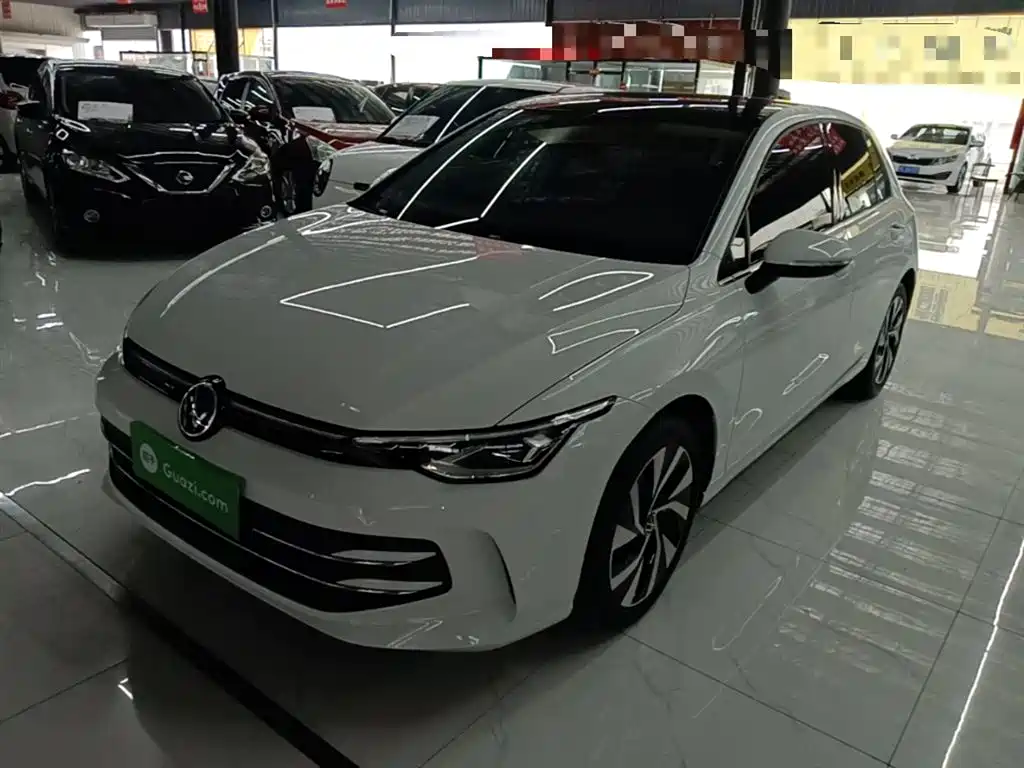 Volkswagen Golf 2025 300TSI Pro