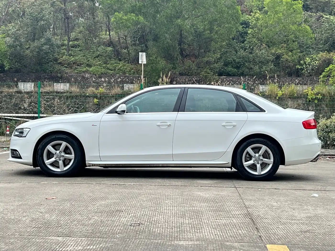 Audi A4L 2013 35 TFSI Automatic Standard фото 4