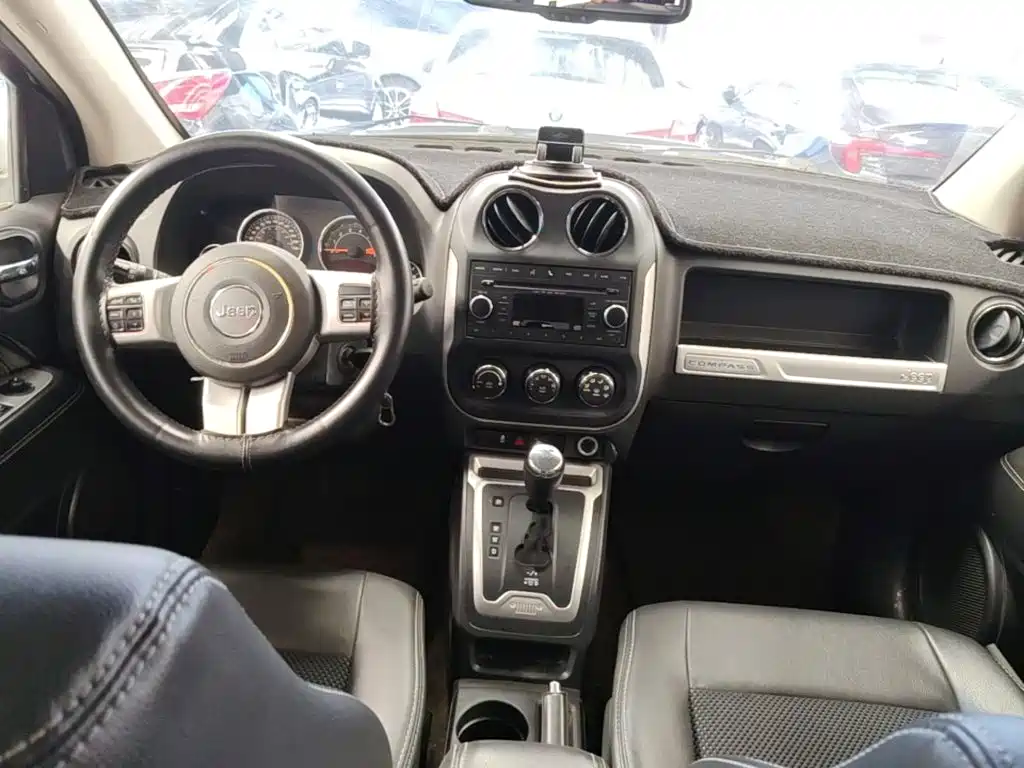 Фото 10 - Jeep Compass (Import)