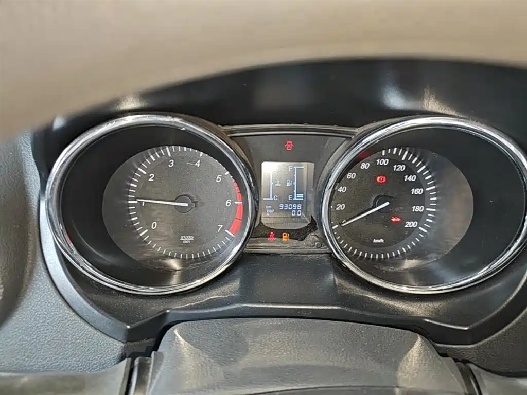 صورة 12 - BAIC Huansu S3