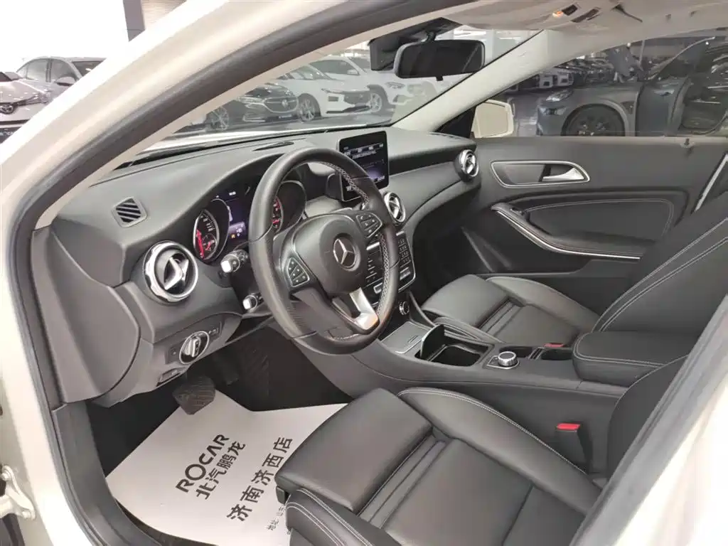 Mercedes-Benz GLA 2017 GLA 200 Dynamic фото 6
