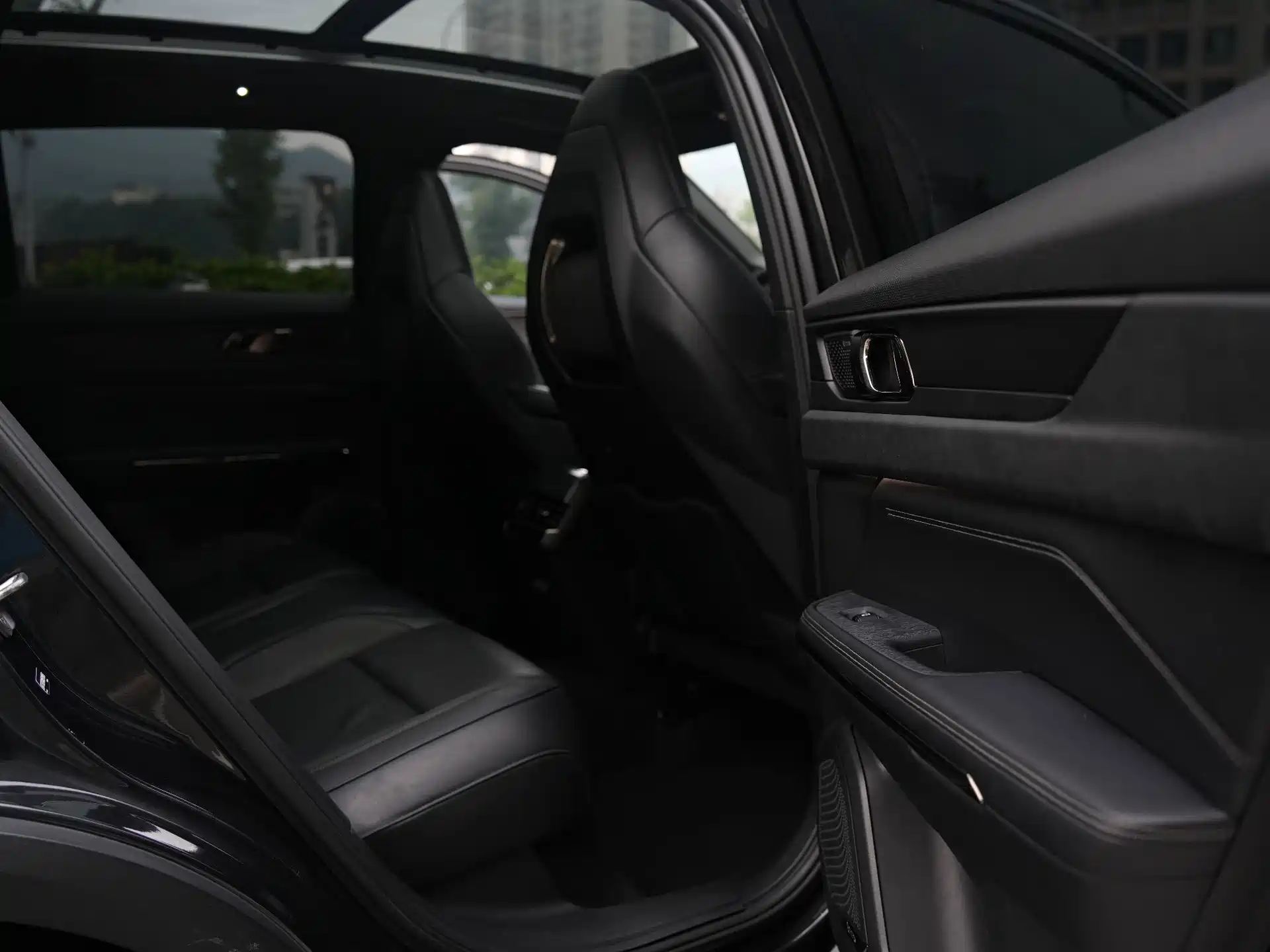 Photo 17 - Lynk & Co 01