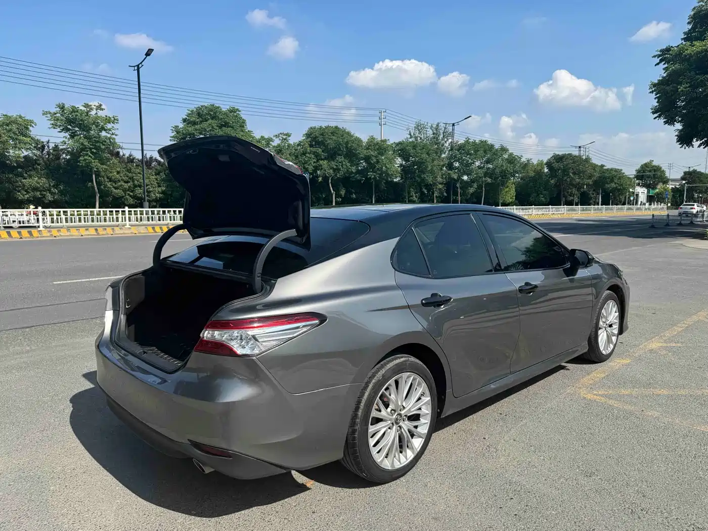 Toyota Camry 2018 2.5G Luxury Edition фото 17