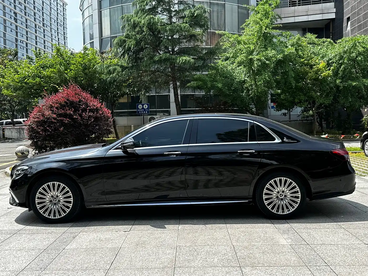Mercedes-Benz E-Class 2023 E 300 L Premium фото 4