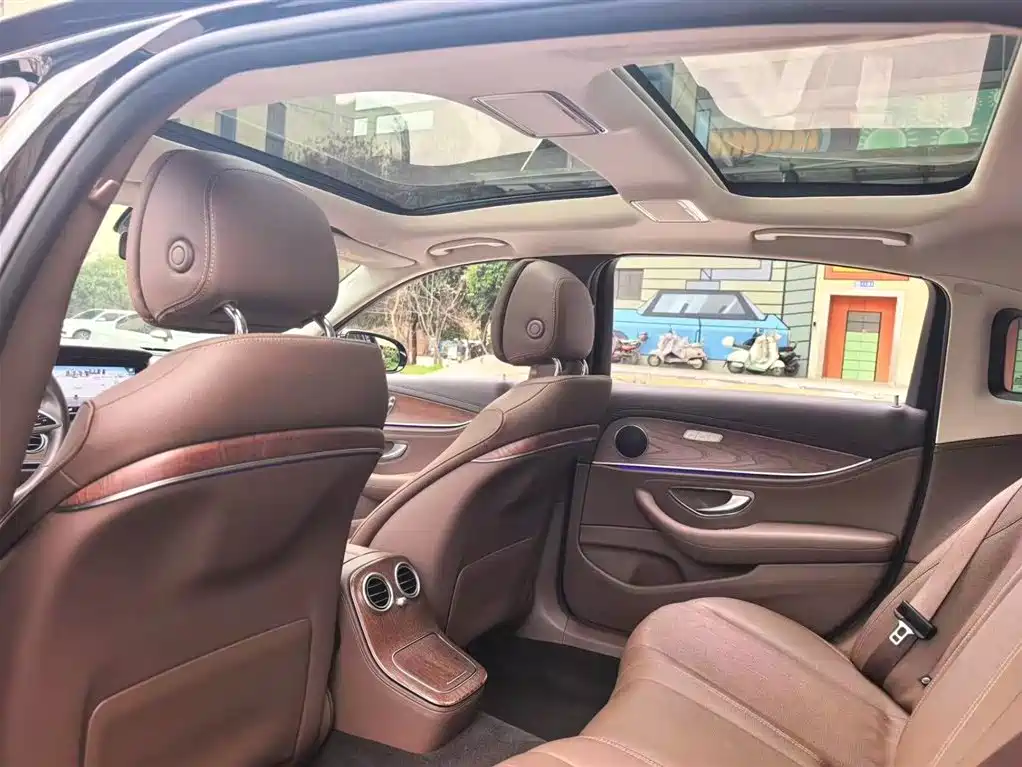 MERCEDES-BENZ E CLASS