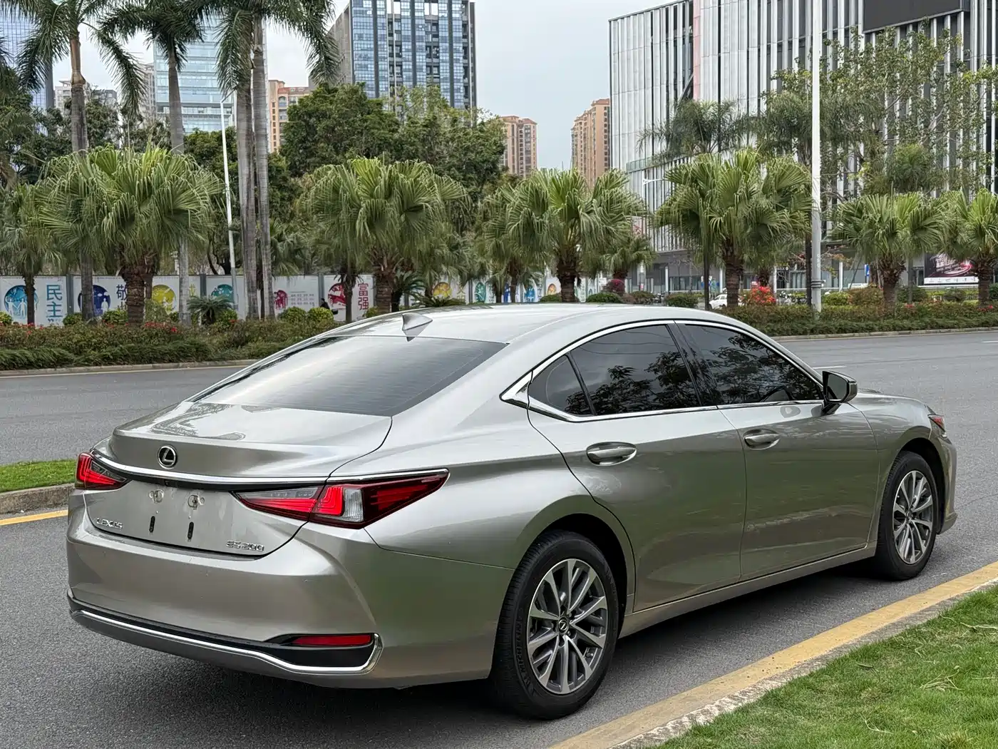 Lexus ES 2023 200 Excellence Edition фото 5