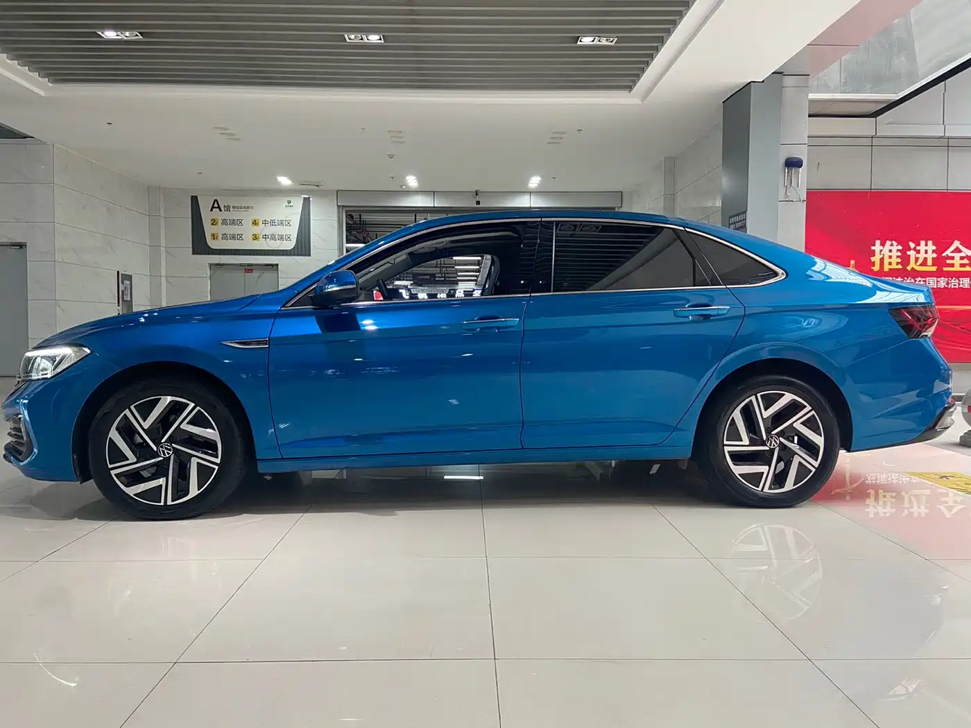 Volkswagen Sagitar 2023 300TSI DSG Surpassing Edition фото 4