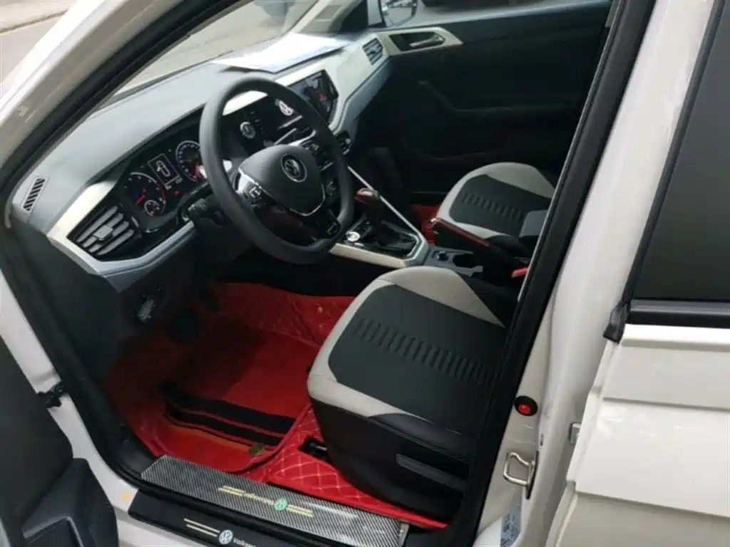 VOLKSWAGEN POLO