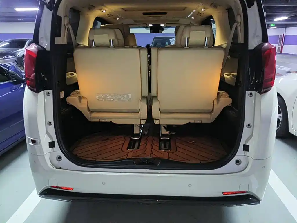 Toyota Alphard, миниатюра 5