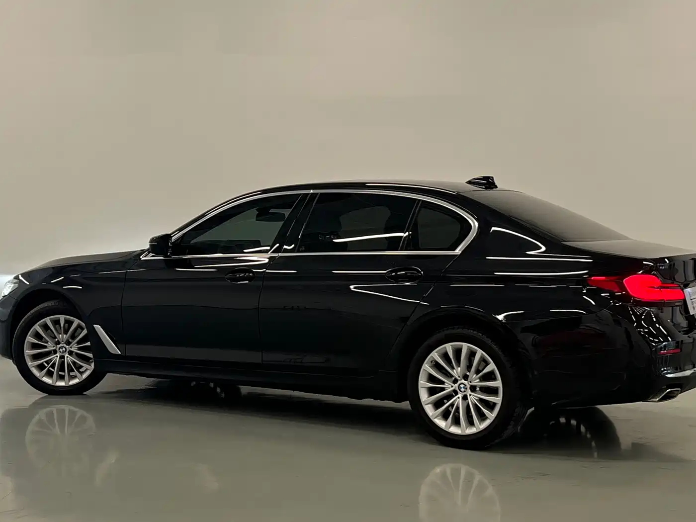 BMW 5 Series 2022 525Li Luxury Package фото 7