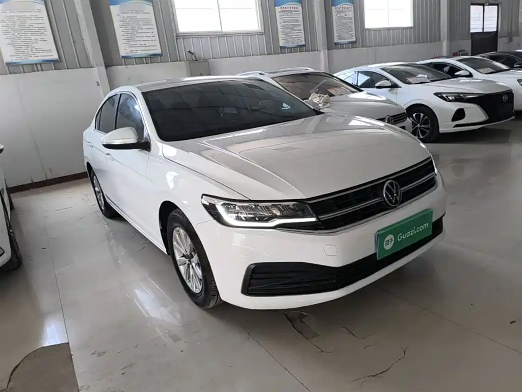 VOLKSWAGEN BORA