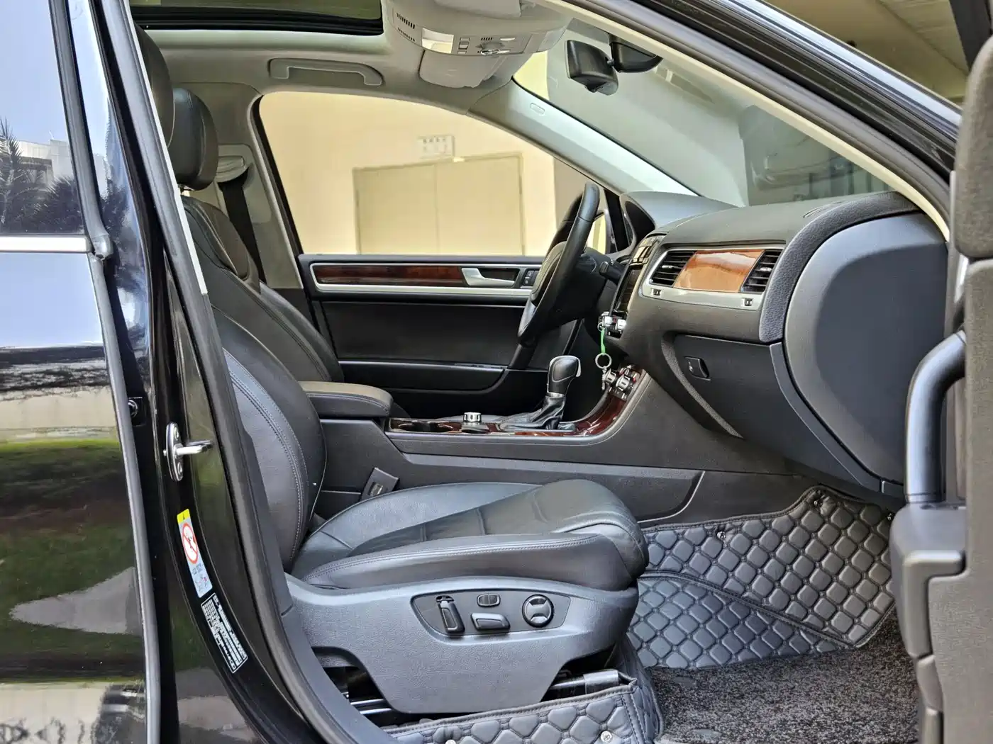 Volkswagen Touareg 2014 3.0TSI New Edge Edition фото 8