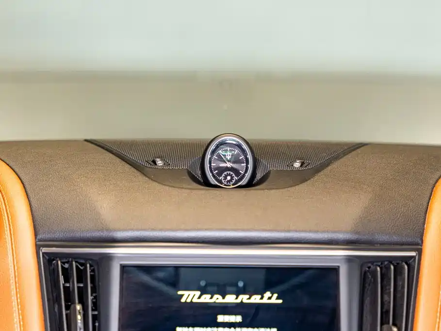 Photo 17 - Maserati Levante
