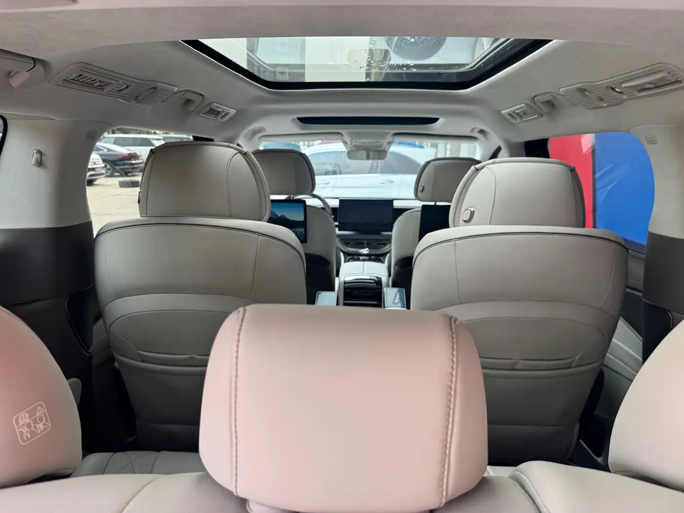 Denza D9 2022 DM-i 970 AWD Flagship фото 38