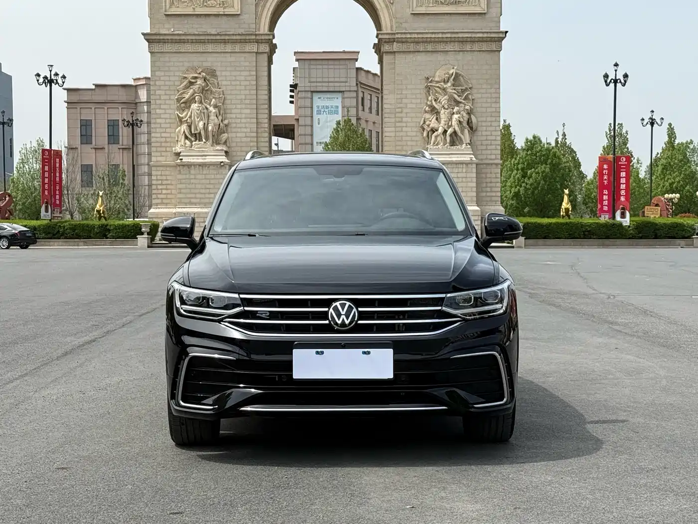 Volkswagen Tiguan L 2024 330TSI Automatic 2WD R-Line Premium Enjoyment Edition фото 2
