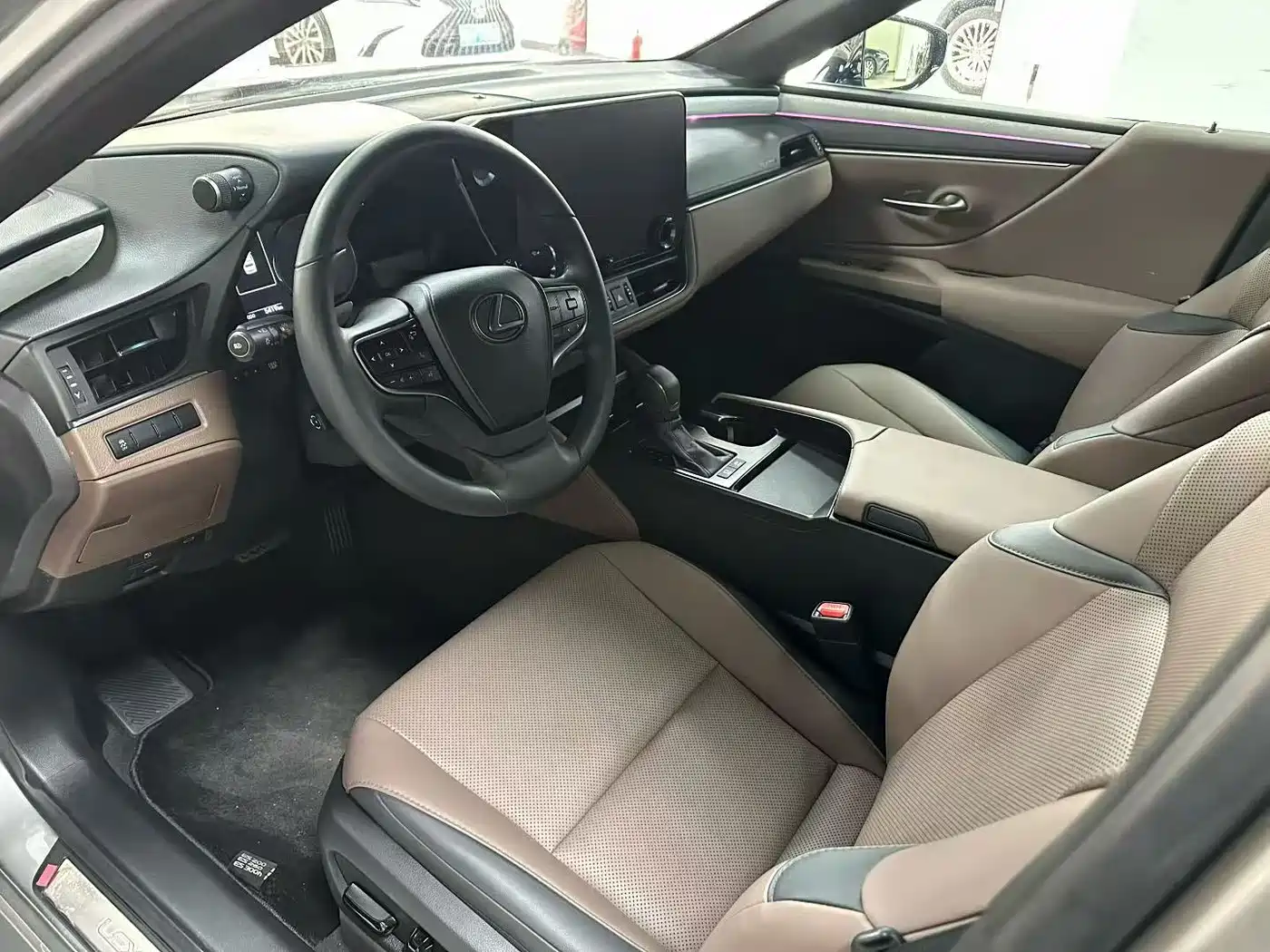 Lexus ES 2025 300h Ultimate Edition фото 4