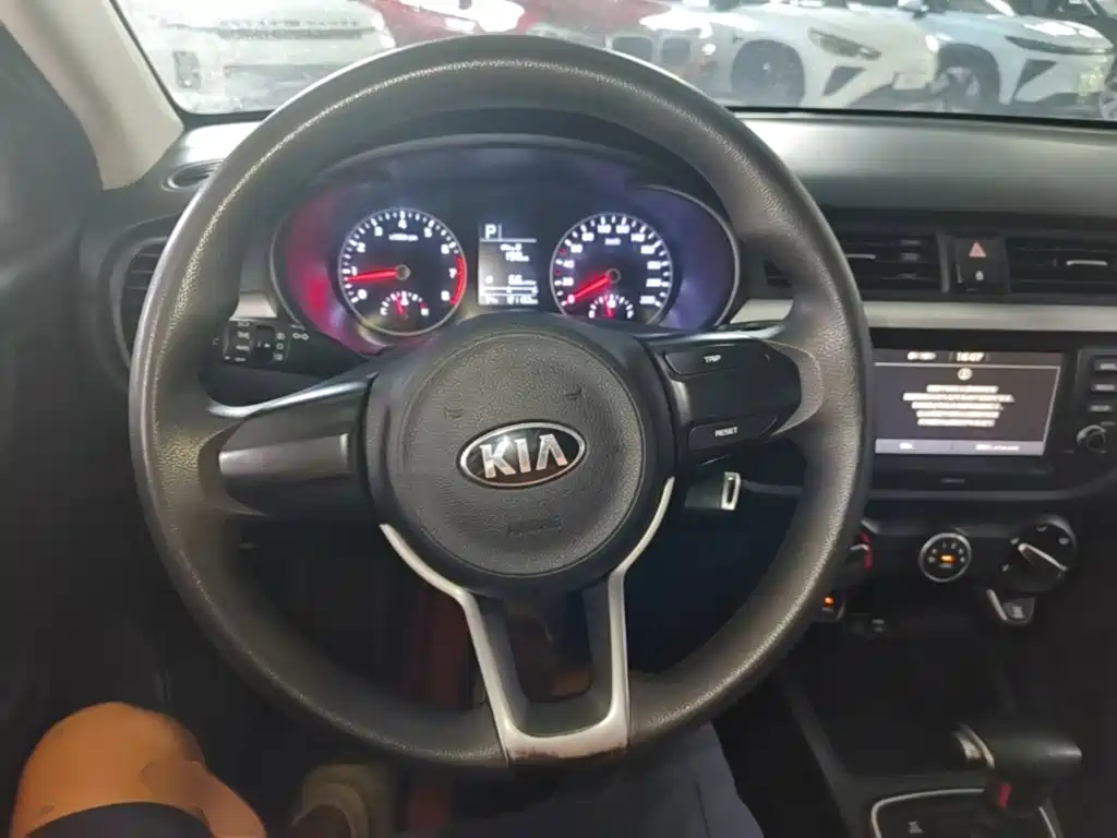 Kia K2 2017 2017 Sedan 1.4L AT GLS