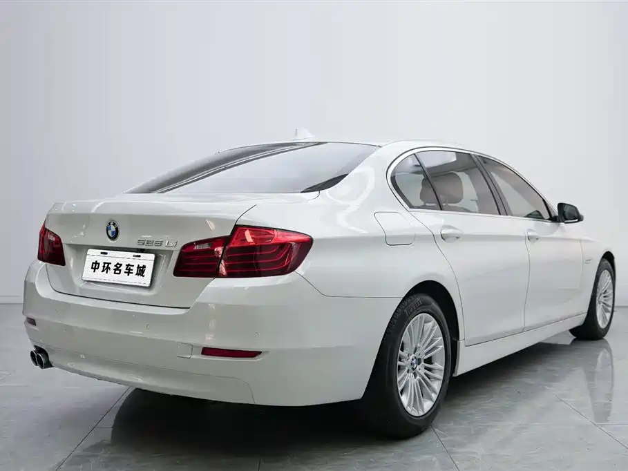 BMW 5 Series 2014 525Li Leading фото 17