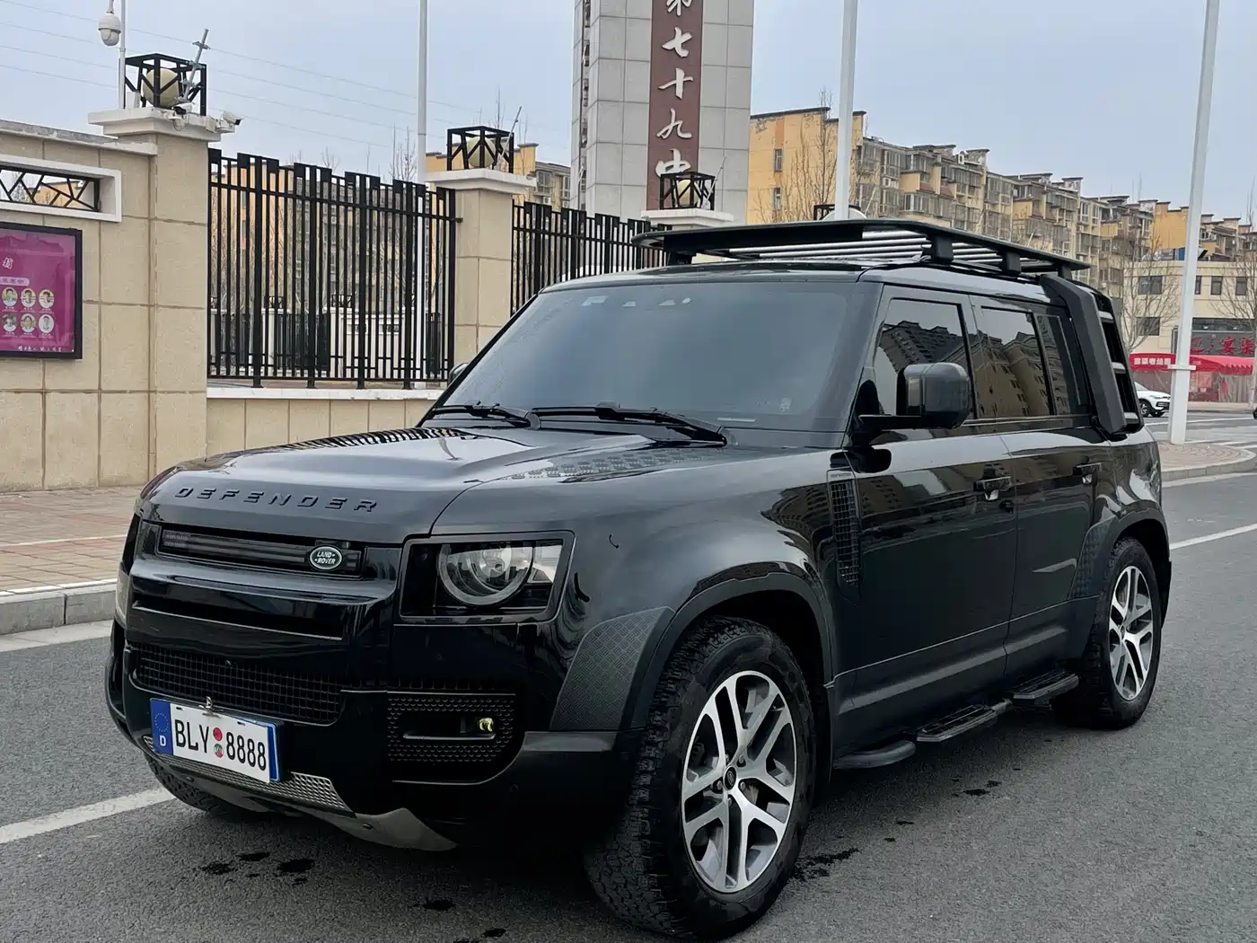 Land Rover Defender 2023 Facelift 110 3.0T P400 Dark Special Edition фото 3
