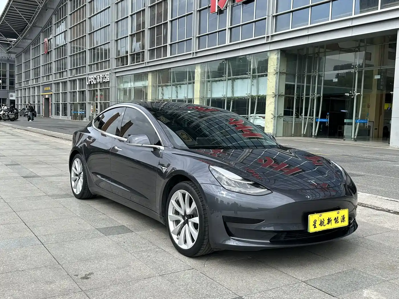 TESLA MODEL 3
