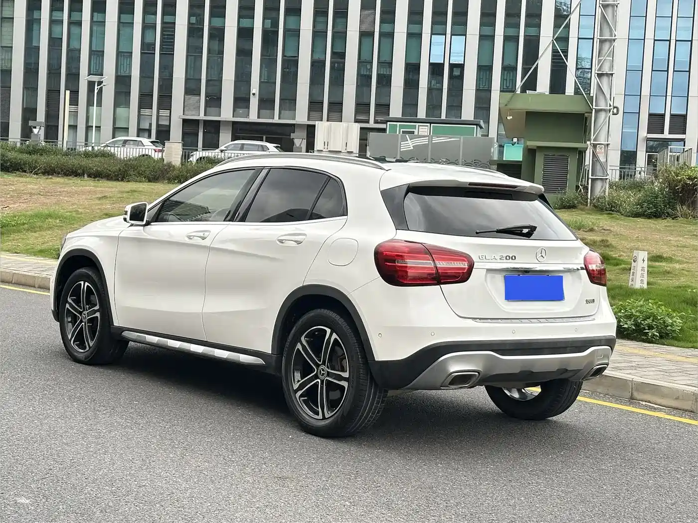 MERCEDES-BENZ GLA