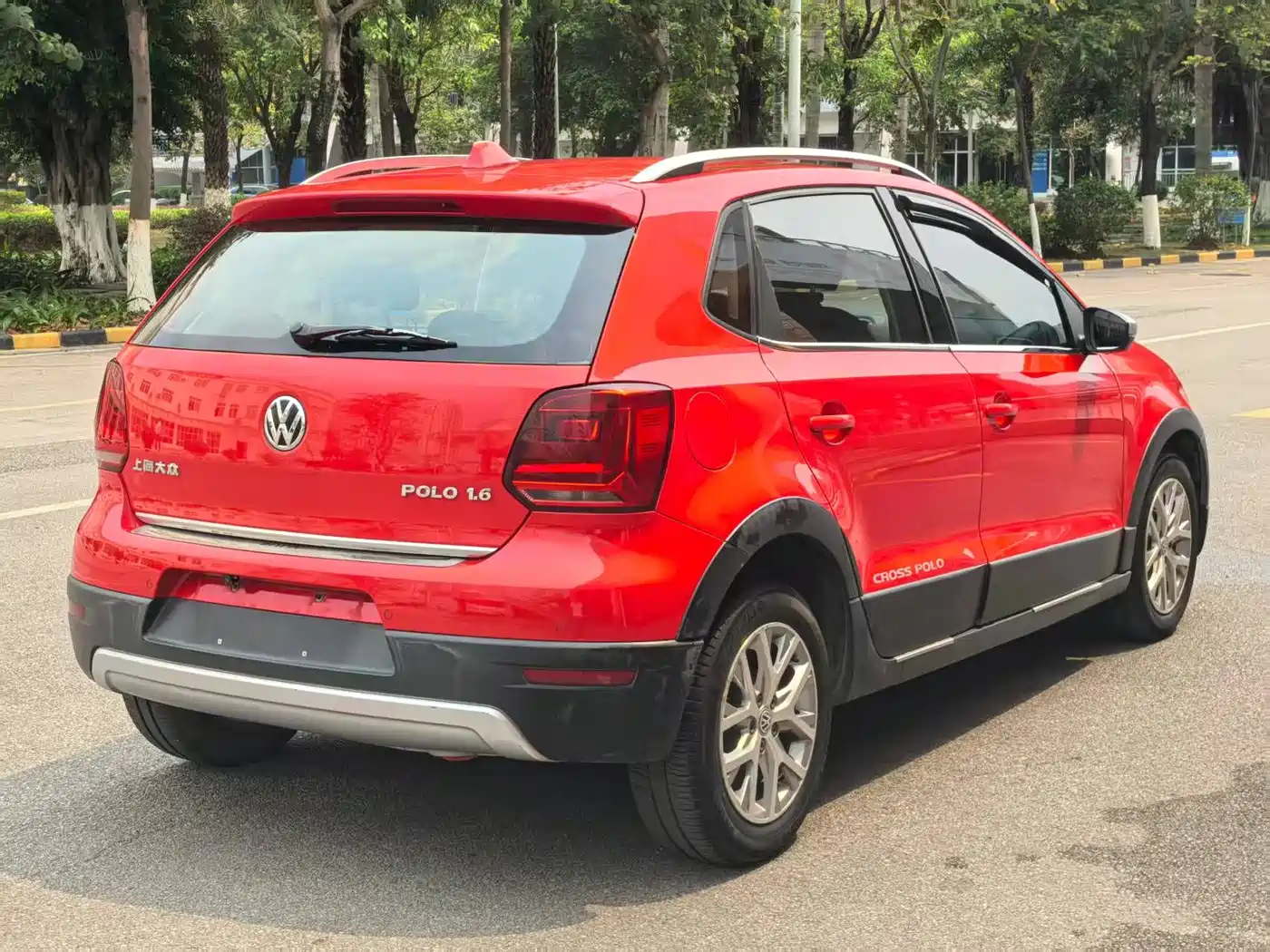 Volkswagen Polo 2014 1.6L Cross Polo Automatic фото 4