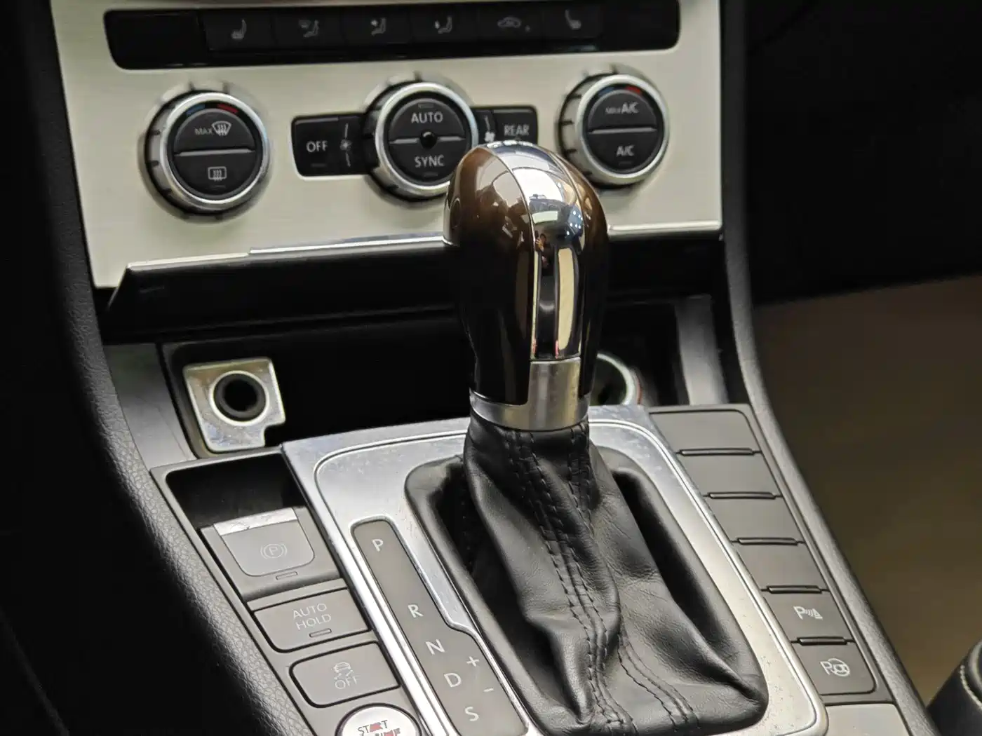 Volkswagen Magotan 2013 3.0FSI Flagship Model фото 19