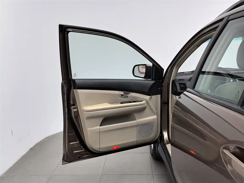 BYD S6 2013 Joy Edition 2.0L Manual Premium 5-seater фото 8