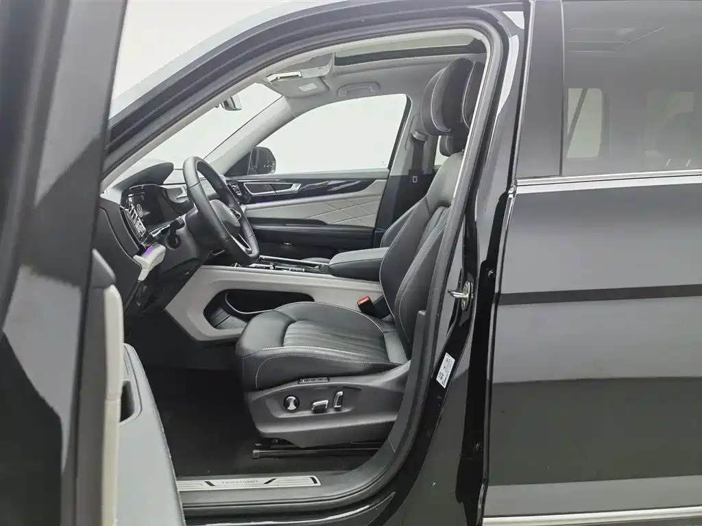 Volkswagen Teramont 2023 330TSI FWD Premium Luxury Edition фото 10