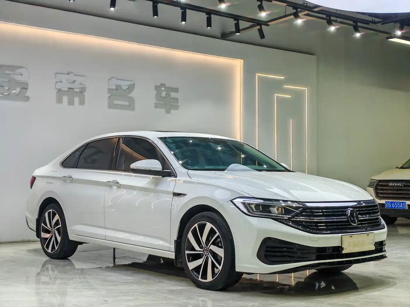 Volkswagen Sagitar 2023 300TSI DSG Surpassing Edition фото 3