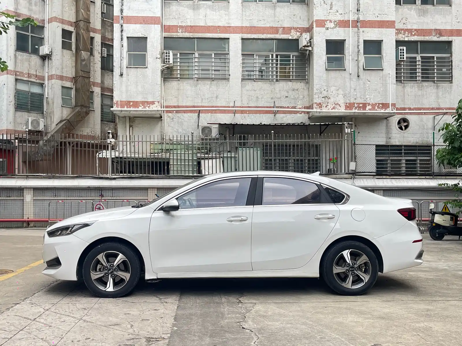 Photo 9 - Kia K3