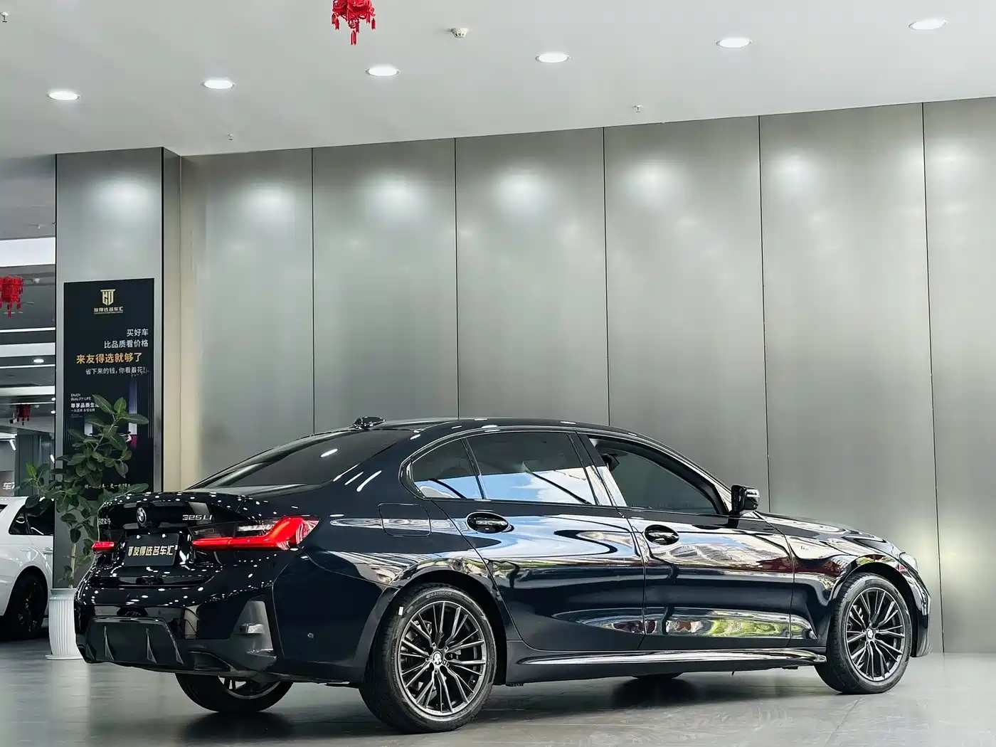 BMW 3 Series 2023 325Li M Sport Black Night Package фото 8