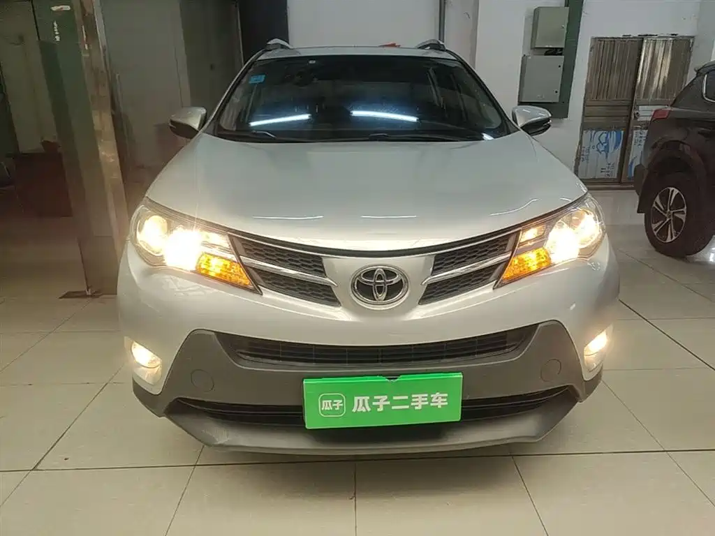 Toyota RAV4 Rongfang 2015 2.0L CVT 2WD Trend Edition фото 3