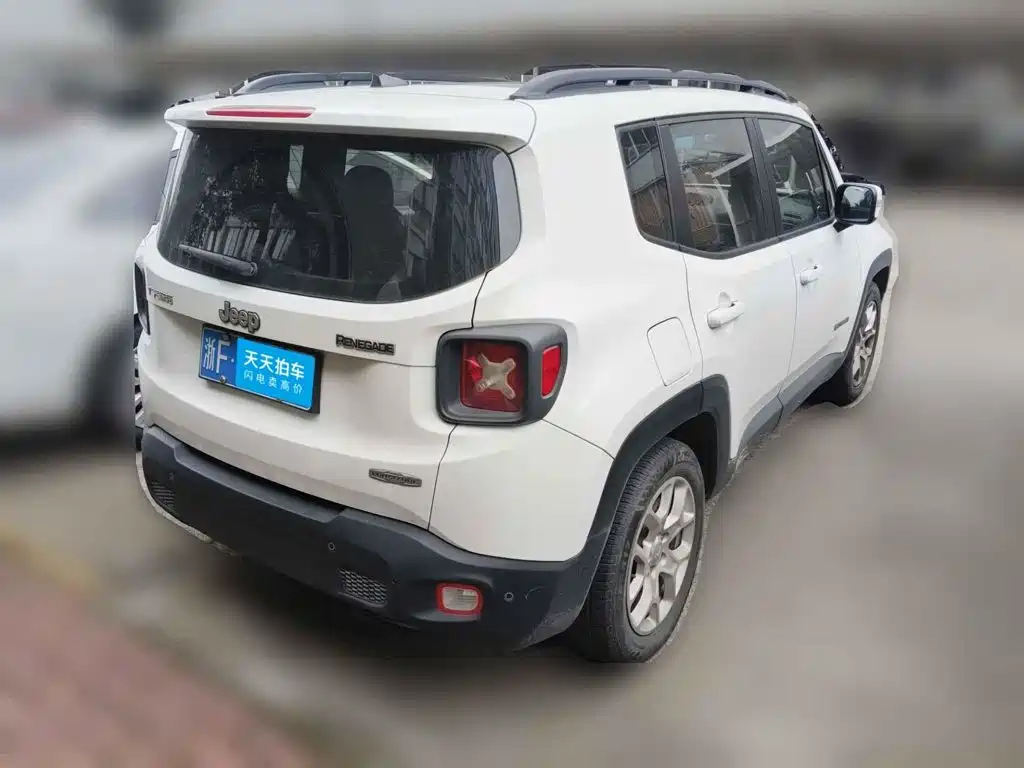 Photo 2 - Jeep Renegade