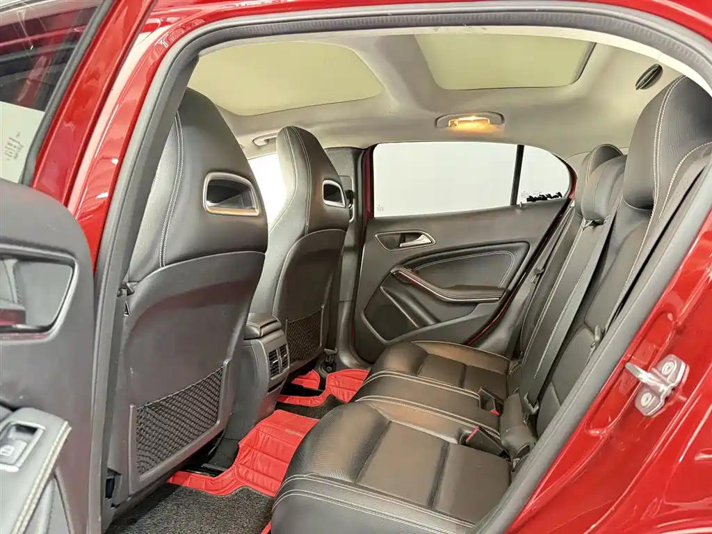 Mercedes-Benz GLA 2018 GLA 200 Dynamic фото 9