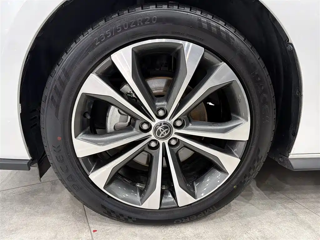 Toyota Granvia 2023 2.5L Hybrid Prestige PLUS Edition фото 13