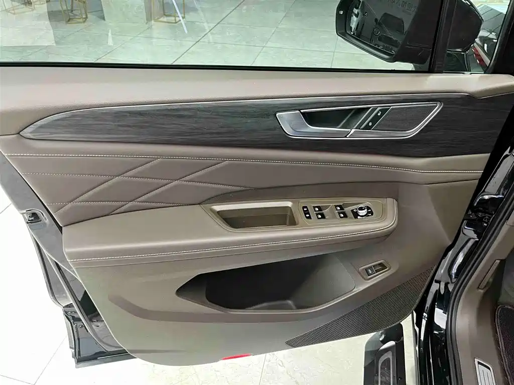 Volkswagen Viloran 2024 380TSI Executive Edition фото 10