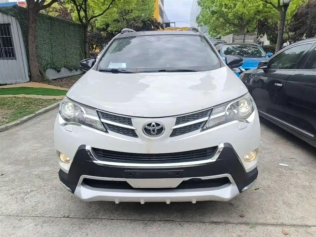 Toyota RAV4 Rongfang 2015 2.5L Automatic 4WD Elite Edition фото 3
