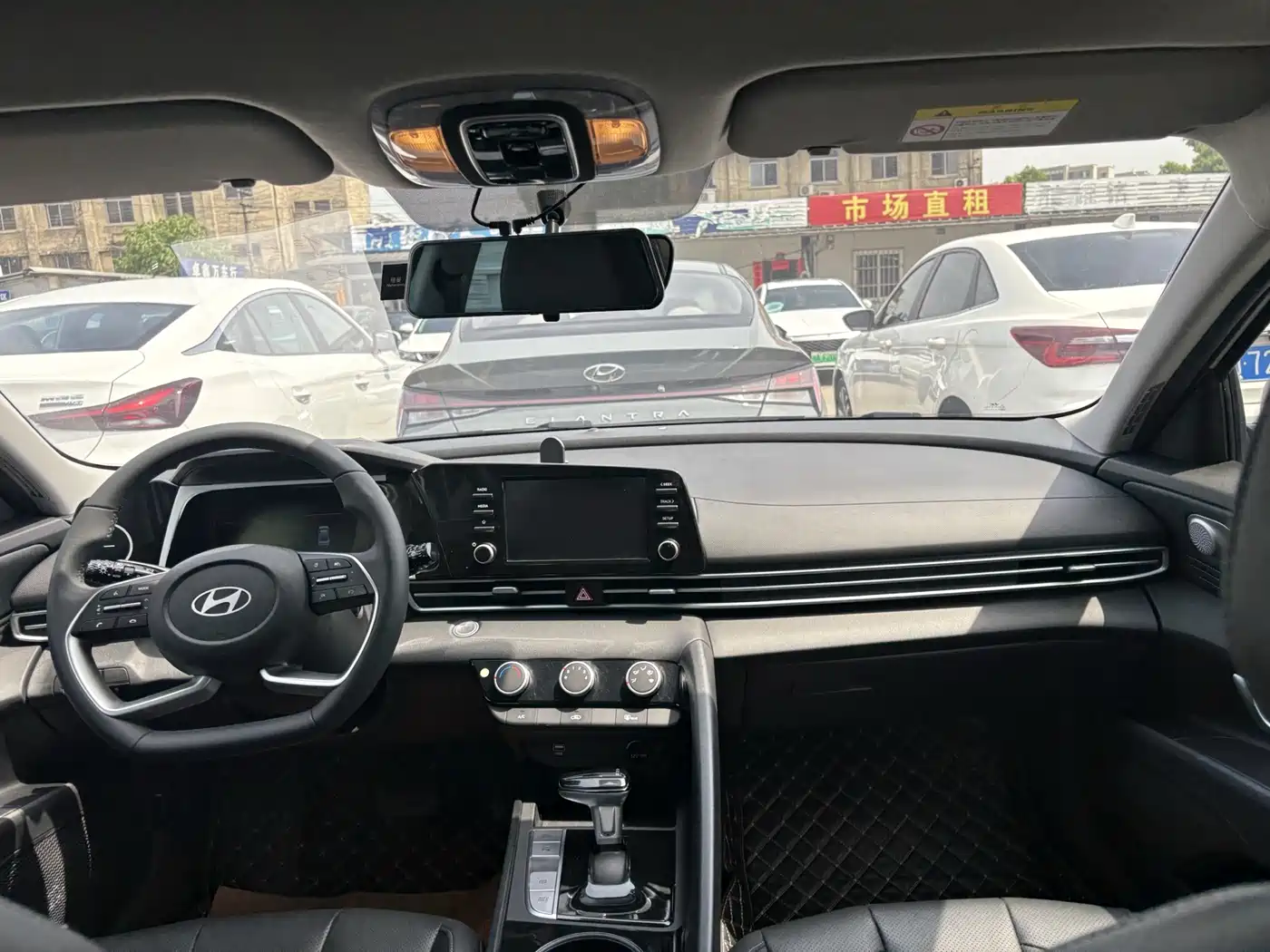 Hyundai Elantra 2023 Model 1.5L CVT LUX Premium Edition фото 9