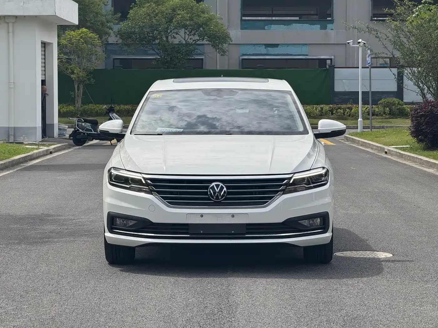 Volkswagen Lavida 2021 1.5L Auto Comfort Edition фото 2