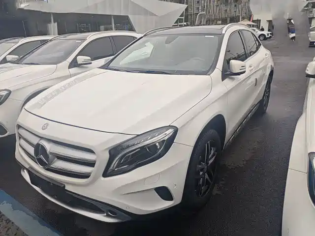 MERCEDES-BENZ GLA